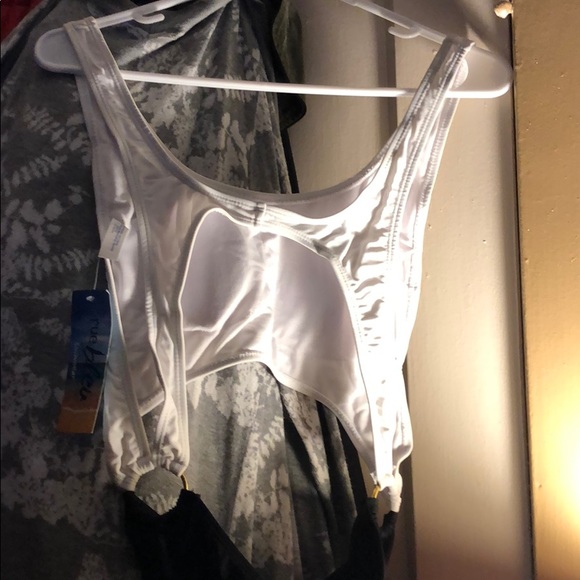 Bathing suit - Picture 2 of 4